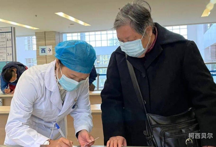 老人妻系列av无码专区二关爱老年人心理健康，如何应对晚年孤独与情感需求
