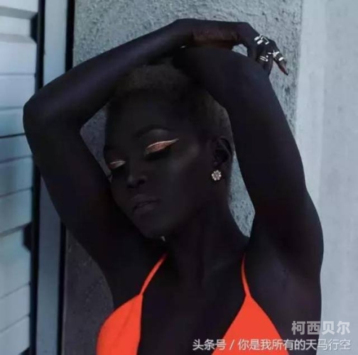 少妇挑战三个黑人少妇挑战三个黑人，勇气与智慧的较量