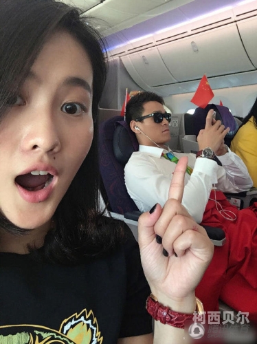 亚洲与欧美自拍文化对比，自拍背后的社会心理与审美差异