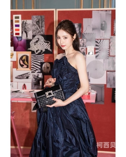 久久久一夲精品99久久精品66久久精品66，新闻资讯网站小编角色设定与文章内容