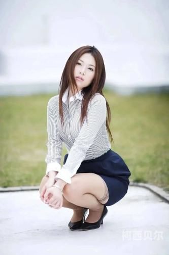 性疯狂的熟女性疯狂的熟女，都市中的魅力与诱惑