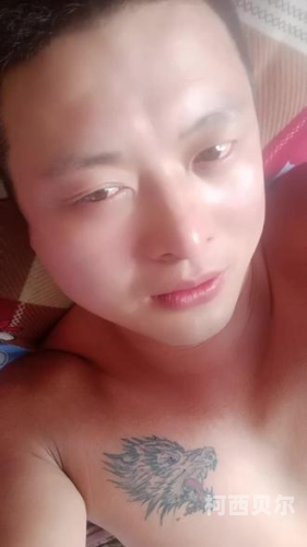 灌醉暗恋校花一线天灌醉暗恋校花一线天，校园里的甜蜜与禁忌