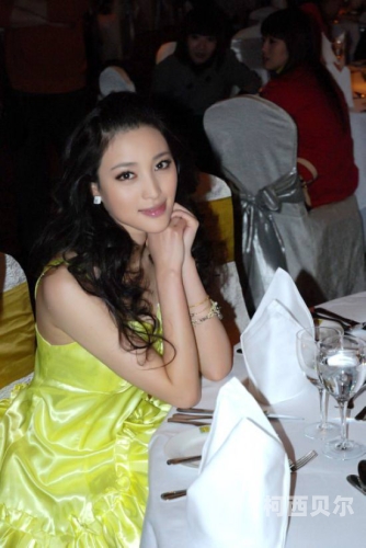 操婷婷的新闻资讯，新闻背后的角色设定