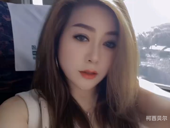 熟女自拍亚洲，时尚与魅力的完美融合熟女自拍亚洲网友吃瓜群众
